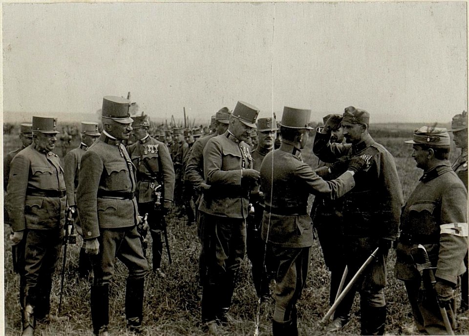 Dekorierung von Mannschaften der 2.Kavalleriedivision der 7. Armee am 24.8.1916 (BildID 15549894)