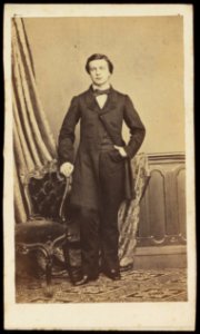 Delahaye & Sluyts - carte de visite, Portret van een jongeman, staand