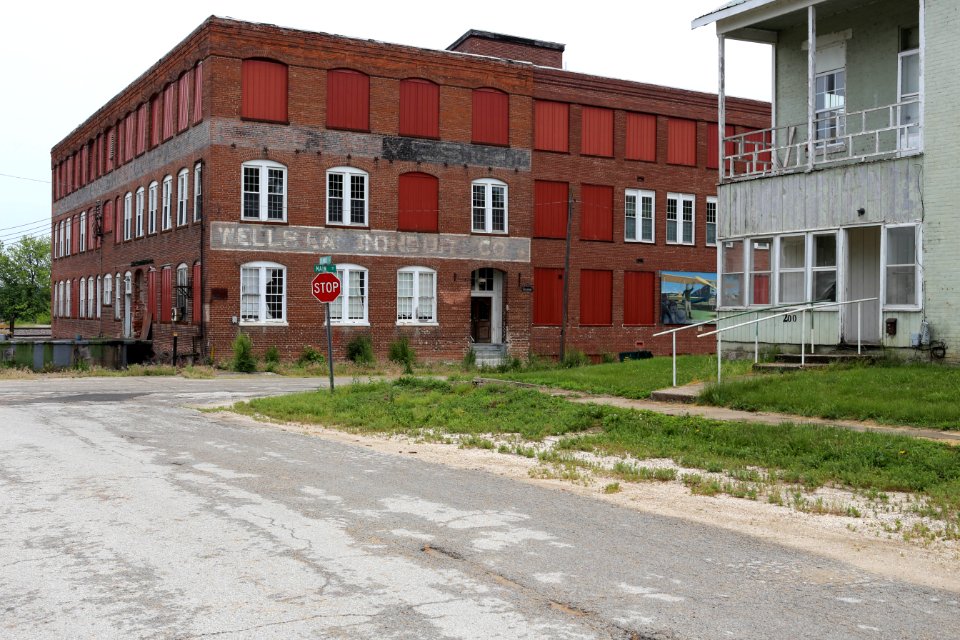 Delaware and Main - Louisiana, Missouri (27959029057)