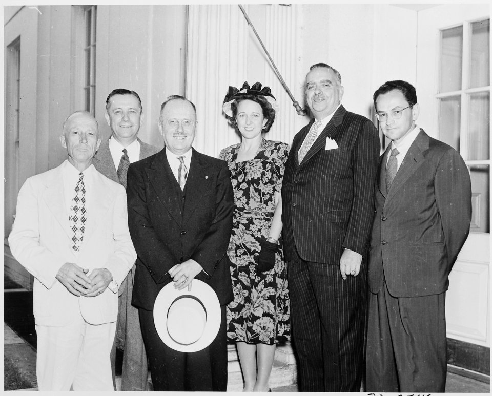 Delegation outside the White House attending the bill signing to make the governership of Puero Rico an elected... - NARA - 199700