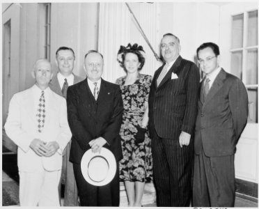 Delegation outside the White House attending the bill signing to make the governership of Puero Rico an elected... - NARA - 199700