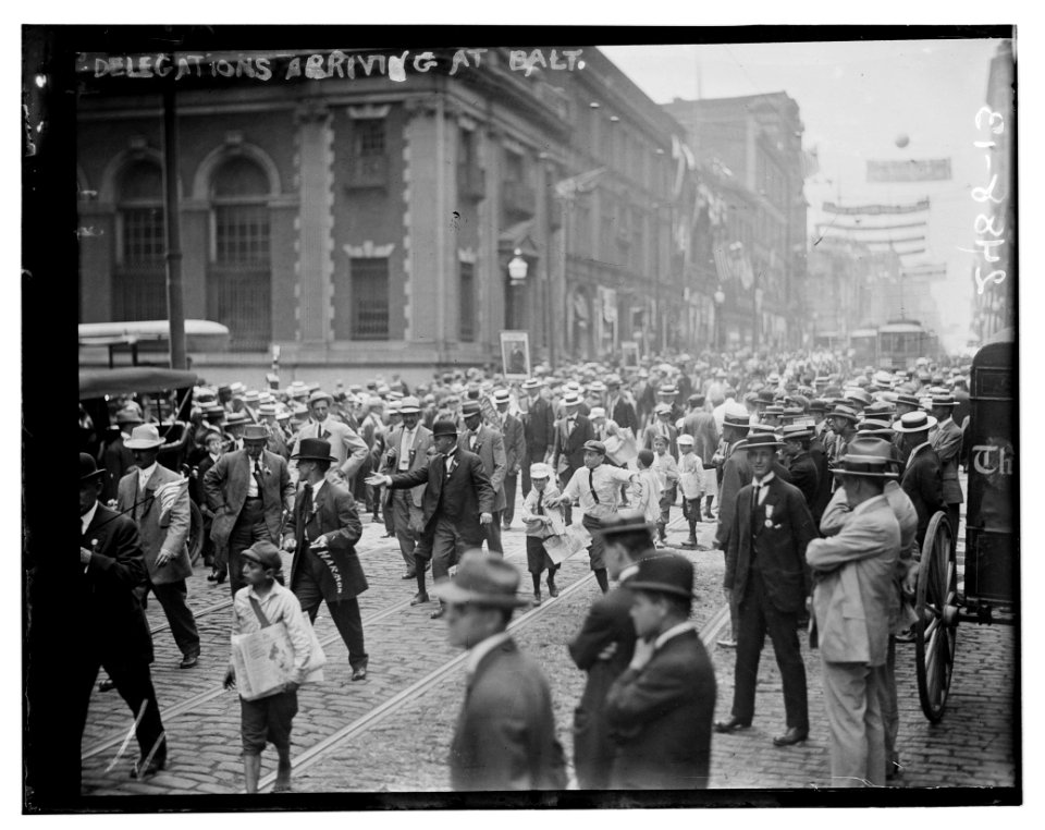 Delegations arriving in Balto. LCCN2014691313