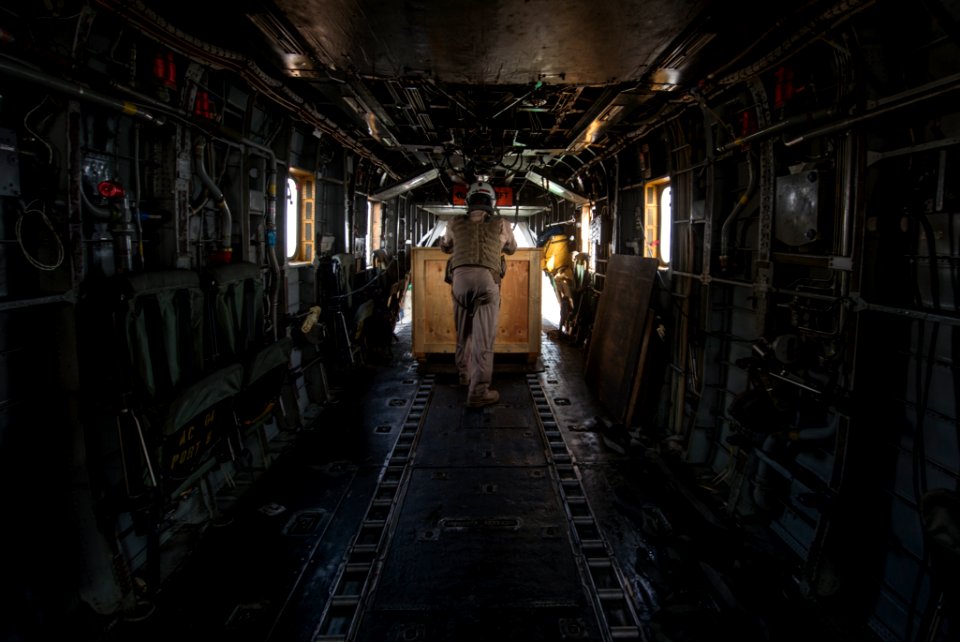 Delivery at sea 150813-N-TB410-295