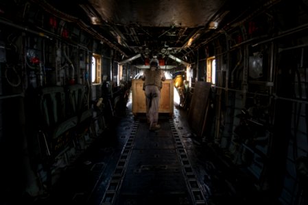 Delivery at sea 150813-N-TB410-295