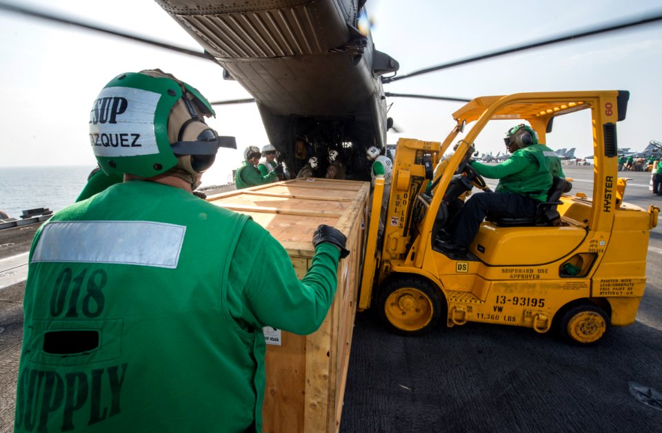Delivery at sea 150813-N-TB410-316