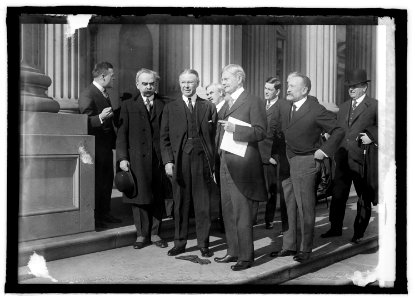 Delivery of California election returns to V.P. Marshall by Frances S. Heuay, Jan. 19-1917 LCCN2016844699