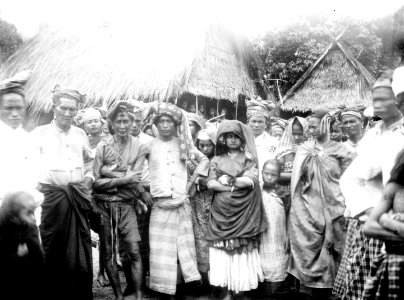Deltagare i en dödsfest. Lindoe, Paloe, Mellan-Celebes, Celebes. Lindu, Sulawesi. Indonesien - SMVK - 000244