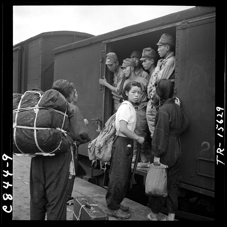 Demobilized Japanese soldiers crowd trains at Hiroshima on way to homes. - NARA - 520935