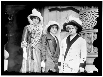DEMOCRATIC NATIONAL CONVENTION. MRS. ROGER SULLIVAN OF ILLINOIS; MISS VIRGINIA SULLIVAN; MRS. H.B. SULLIVAN; REP. R.L. HENRY OF TEXAS; COL. R.M. JOHNSON OF TEXAS LCCN2016863893