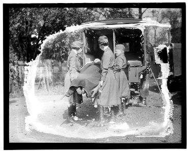 Demonstration at the Red Cross Emergency Ambulance Station in Washington, D.C., during the influenza pandemic of 1918 LCCN2016844533
