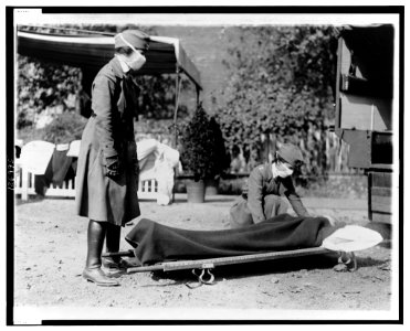Demonstration at the Red Cross Emergency Ambulance Station in Washington, D.C., during the influenza pandemic of 1918 LCCN00652429 photo