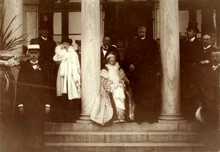 Demonstration för Konungahuset efter det att norska stortinget beslutat om unionens upplösning 1905, Stockholm - Nordiska Museet - NMA.0034899