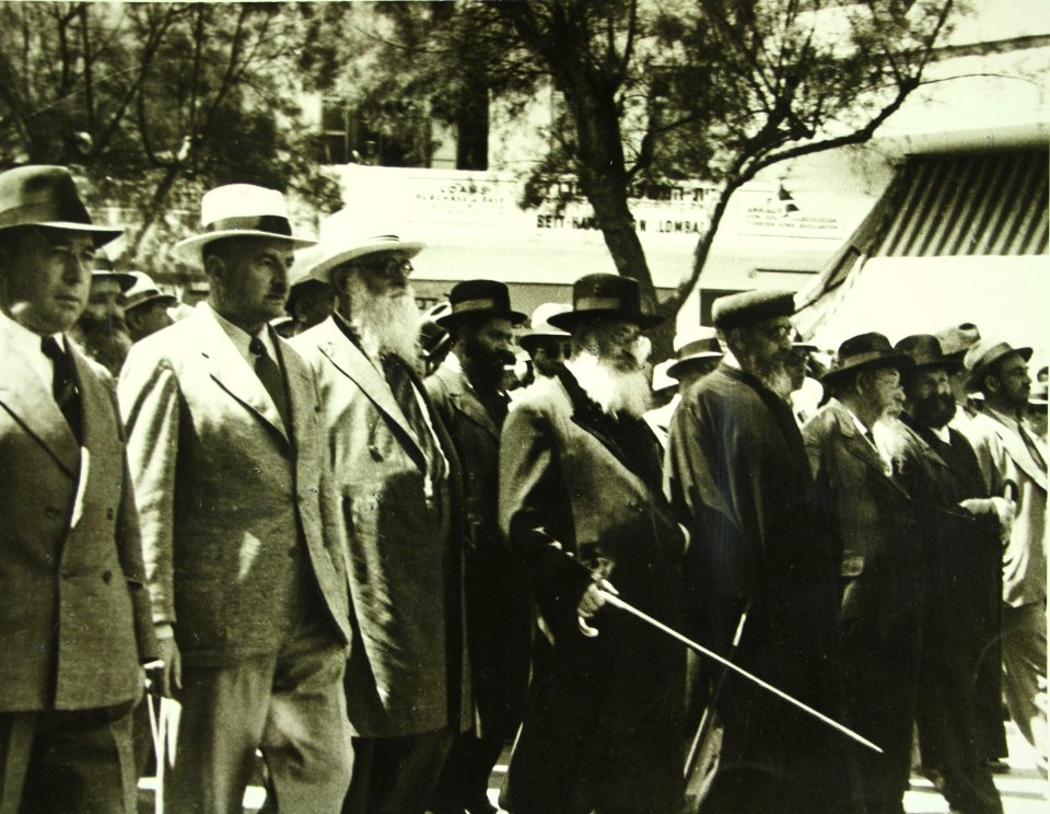 Demonstration in Tel Aviv against the British mandate policy H ih 037