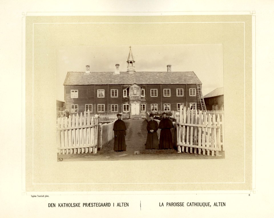 Den katolske prestegård i Alta. Bygning med klokketårn - Norsk folkemuseum - NF.15006-009