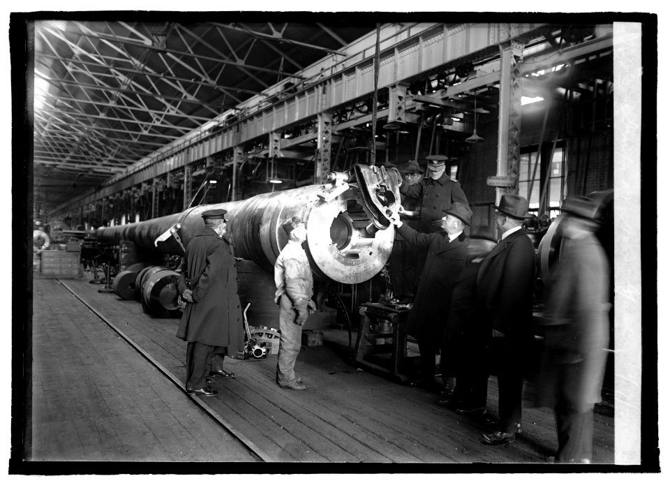 Denby at Navy Yard, 12-17-21 LCCN2016845896