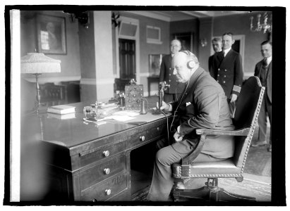 Denby at wireless phone, 2-10-22 LCCN2016846070