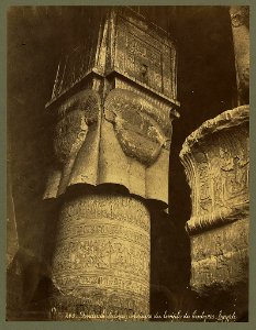 Dendérah. Colonne intérieure Temple de Tentyris - Egypte - Bonfils. LCCN2004668088