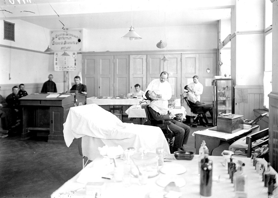 Die zahnärztliche Klinik in der Etappensanitätsanstalt - CH-BAR - 3238445