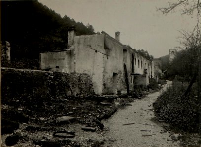 Die zerstörte Ortschaft Sankt KATHREIN. Aufgenommen am 15. Juli 1916. (BildID 15478024)
