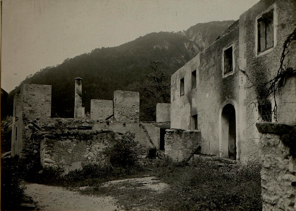 Die zerstörte Ortschaft Sankt KATHREIN. Aufgenommen am 15. Juli 1916. (BildID 15478017)