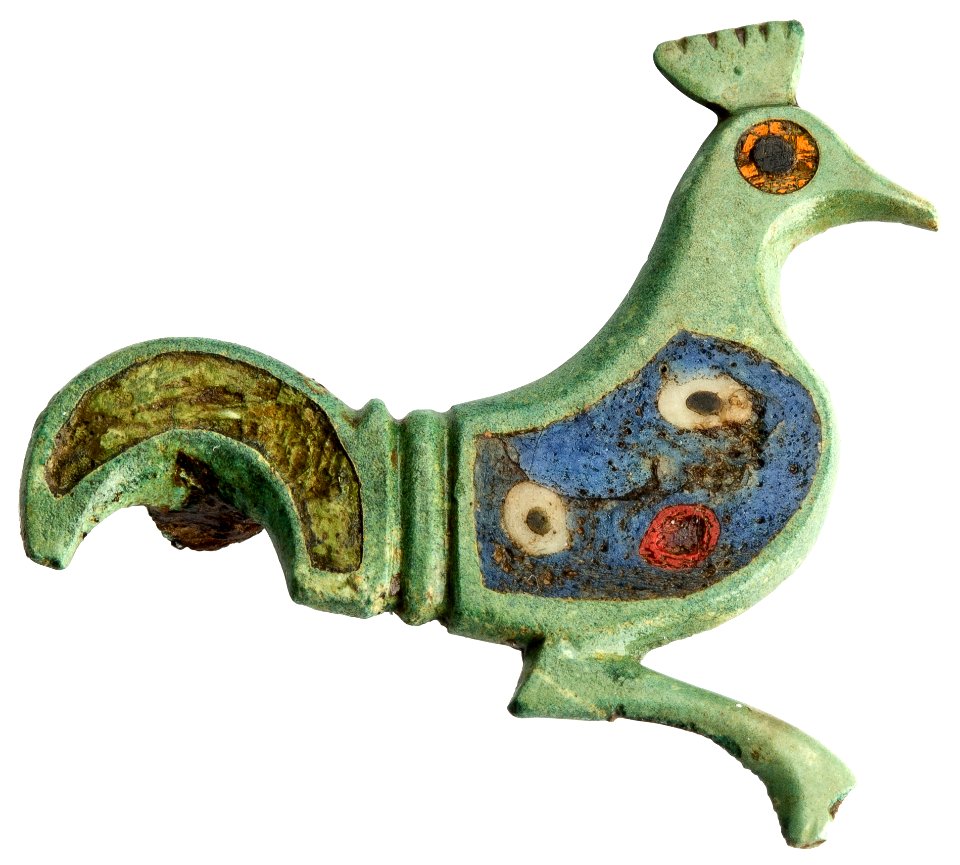 Dierfibula in geëmailleerd brons in de vorm van een haan, 100 tot 200 NC, vindplaats- Lauw, Tillerweg, 1991, omgeving van oven A en B, collectie Gallo-Romeins Museum Tongeren, GRM 10435