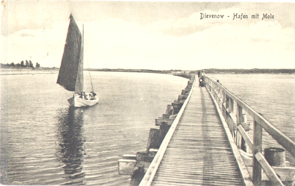 Dievenow - Hafen mit Mole
