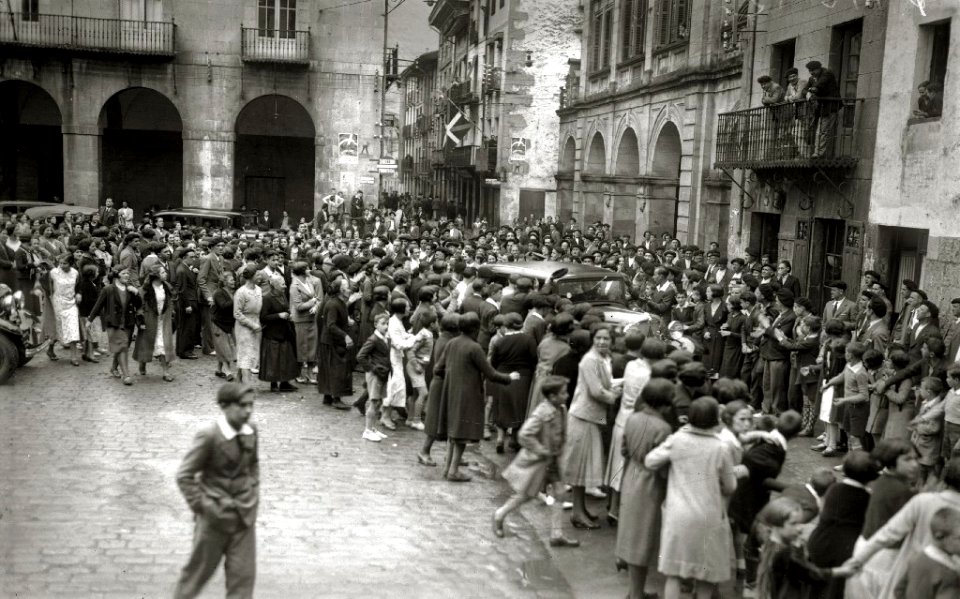 Diferentes personalidades en las Jornadas de Confraternidad Vasco-Catalana-Gallega, entre las se encuentran Juan Olasagasti, Buenaventura Elizondo, Telesforo Monzon, Teodoro Hernandorena,... (11 de 20) - Fondo Car-Kutxa Fototeka