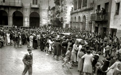 Diferentes personalidades en las Jornadas de Confraternidad Vasco-Catalana-Gallega, entre las se encuentran Juan Olasagasti, Buenaventura Elizondo, Telesforo Monzon, Teodoro Hernandorena,... (11 de 20) - Fondo Car-Kutxa Fototeka