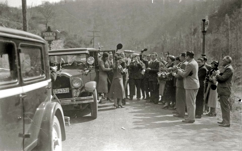 Diferentes personalidades en las Jornadas de Confraternidad Vasco-Catalana-Gallega, entre las se encuentran Juan Olasagasti, Buenaventura Elizondo, Telesforo Monzon, Teodoro Hernandorena,... (5 de 20) - Fondo Car-Kutxa Fototeka