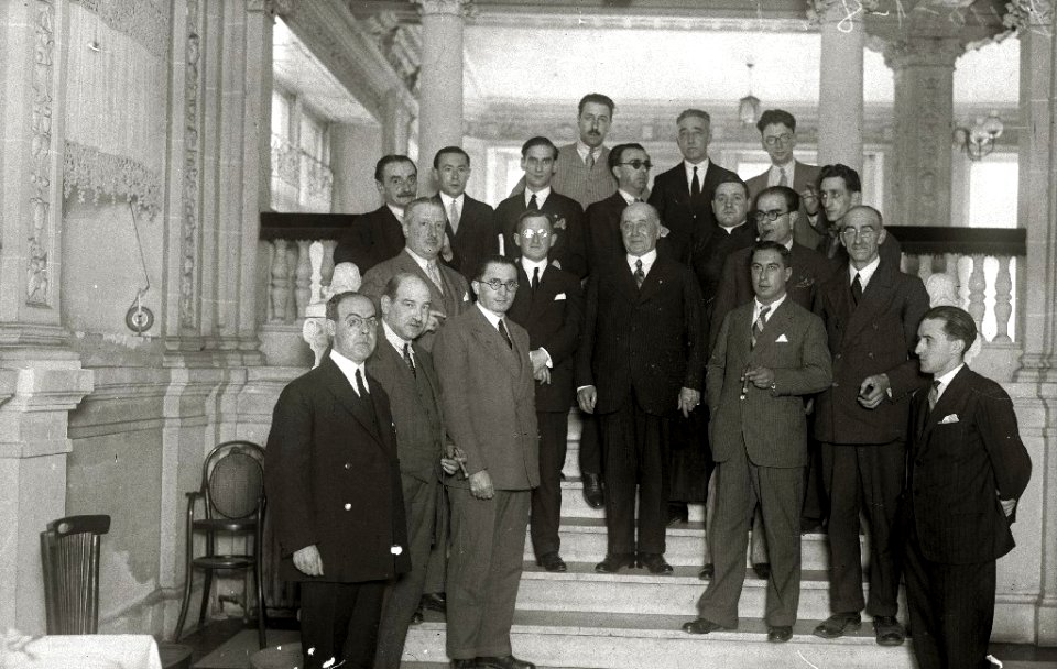 Diferentes personalidades en el homenaje a Arturo Campion, entre ellos se ecuentran Julián Elorza (presidente de la diputacion y de la Sociedad de Estudios Vascos), Carmelo Etxegaray, Julio... (2 de 4) - Fondo Car-Kutxa Fototeka