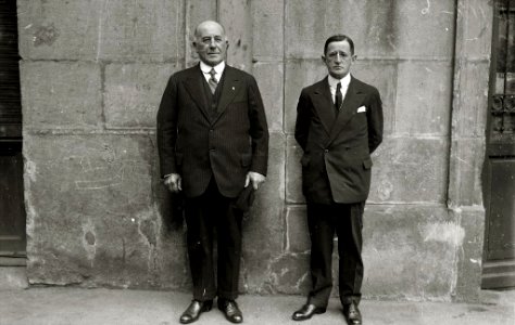 Diferentes personalidades en el homenaje a Arturo Campion, entre ellos se ecuentran Julián Elorza (presidente de la diputacion y de la Sociedad de Estudios Vascos), Carmelo Etxegaray, Julio... (1 de 4) - Fondo Car-Kutxa Fototeka
