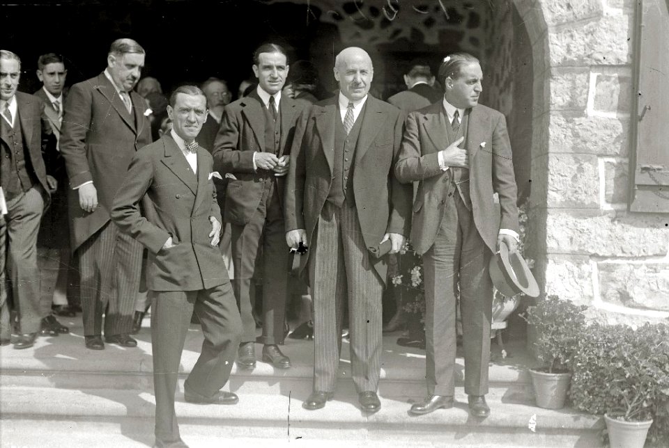 Diferentes personalidades en el Museo Zuloaga, entre los que se encuentran Gregorio Marañón Posadillo (medico-escritor), Ignacio Zuloaga y Zabaleta (pintor), Ramón Pérez de Ayala... (1 de 2) - Fondo Car-Kutxa Fototeka