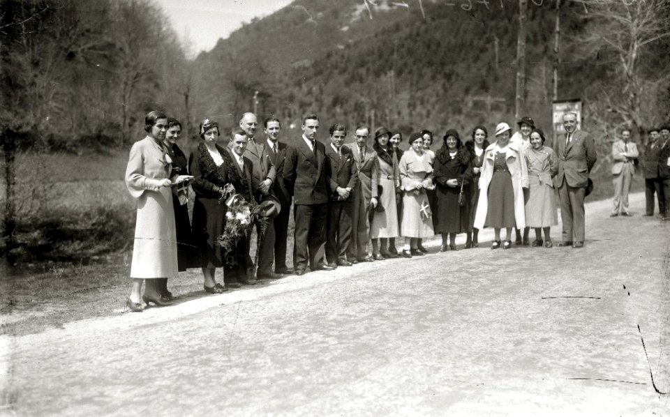 Diferentes personalidades en las Jornadas de Confraternidad Vasco-Catalana-Gallega, entre las se encuentran Juan Olasagasti, Buenaventura Elizondo, Telesforo Monzon, Teodoro Hernandorena,... (1 de 20) - Fondo Car-Kutxa Fototeka