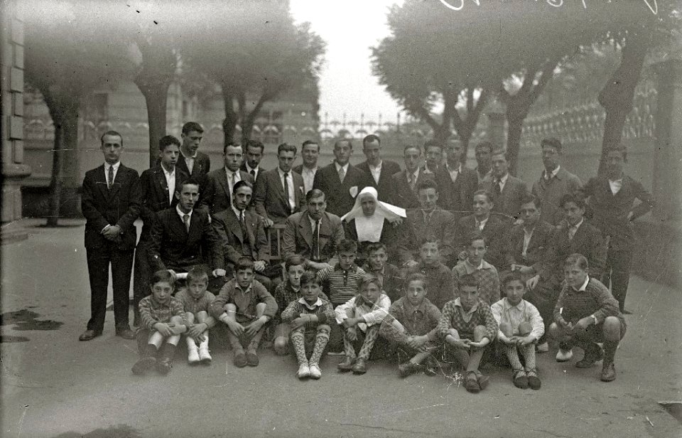 Diferentes personalidades en San Sebastián, entre ellas José Antonio Aguirre y Telesforo Monzon (3 de 3) - Fondo Car-Kutxa Fototeka