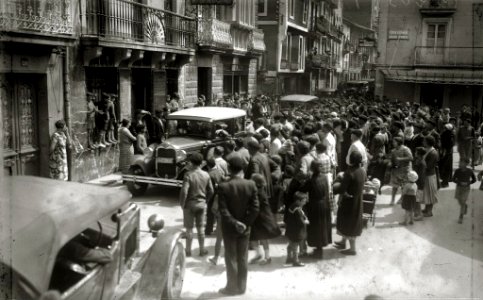 Diferentes personalidades en las Jornadas de Confraternidad Vasco-Catalana-Gallega, entre las se encuentran Juan Olasagasti, Buenaventura Elizondo, Telesforo Monzon, Teodoro Hernandorena,... (18 de 20) - Fondo Car-Kutxa Fototeka
