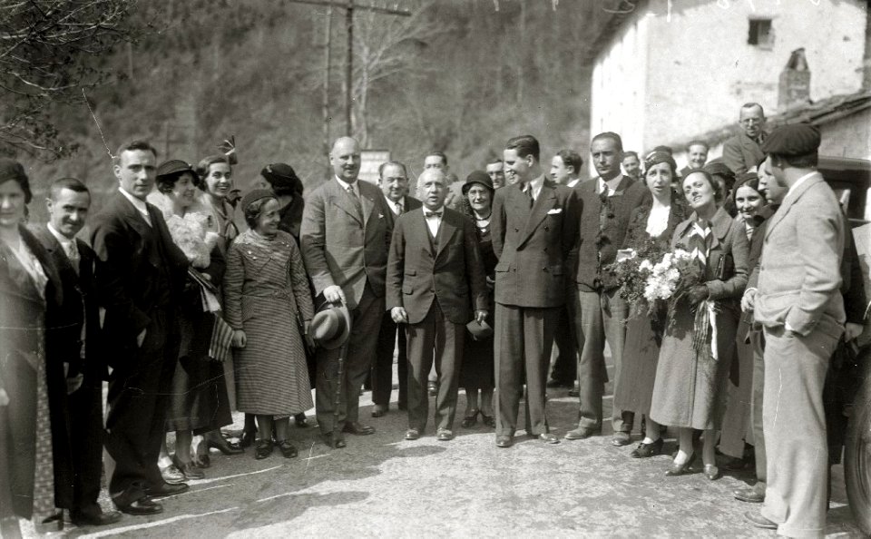 Diferentes personalidades en las Jornadas de Confraternidad Vasco-Catalana-Gallega, entre las se encuentran Juan Olasagasti, Buenaventura Elizondo, Telesforo Monzon, Teodoro Hernandorena,... (3 de 20) - Fondo Car-Kutxa Fototeka