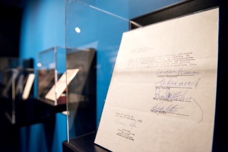 DIG13762-025 - Ladies and Gentlemen... the Beatles! exhibit at LBJ Presidential Library, Austin, TX, 2015-06-12 11.45.03