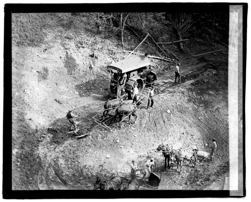 Digging new conduit, (10-3-22) LOC npcc.07118