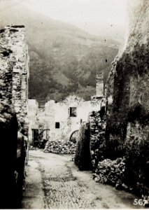 Dimaro, im September 1915 abgebrannt. (BildID 15581009)