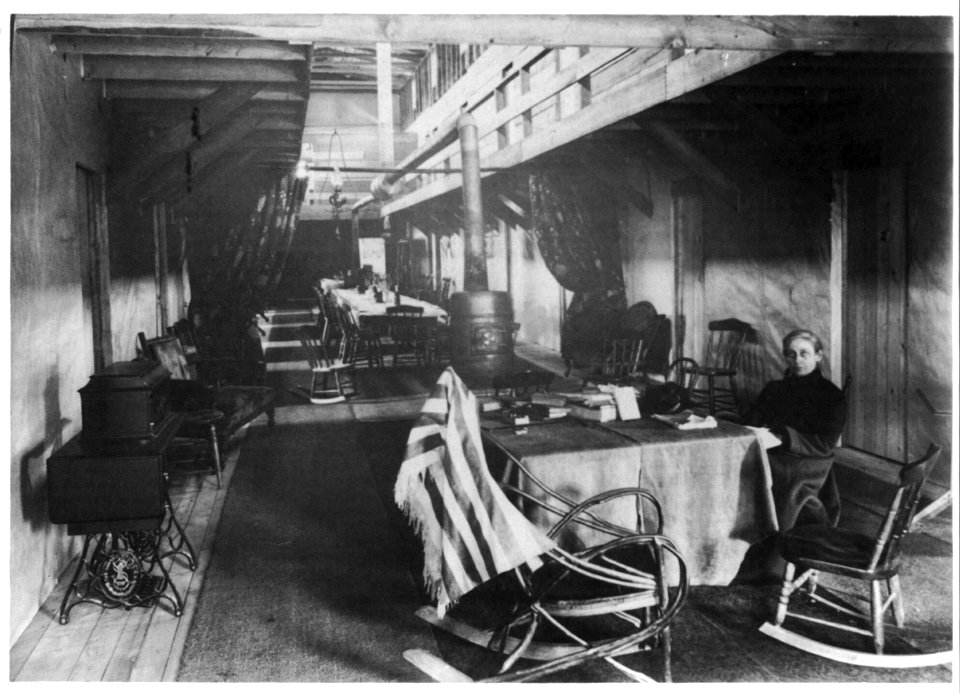 Dining Room, 16 x 100 ft., Red Cross Hotel No. 3, Johnstown, Pa. LCCN2002707082