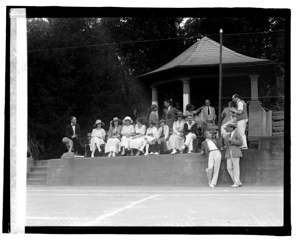 Diplomatic tennis tournament, Mrs. Henderson, (7-22-22) LOC npcc.06742