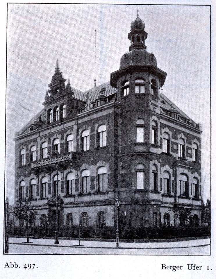 Direktionsgebäude der Dampfschifffahrtsgesellschaft für den Nieder- und Mittelrhein am Berger Ufer 1 in Düsseldorf, erbaut von Klein & Dörschel im Jahre 1898