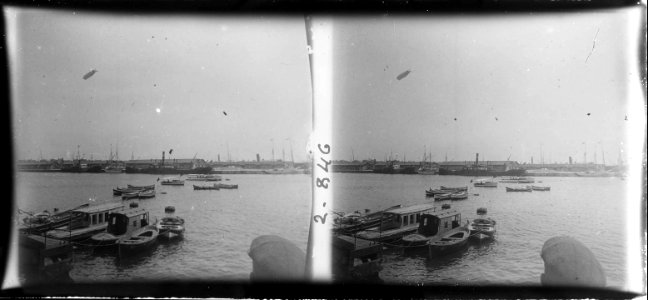 Dirigible i vista del port de Barcelona