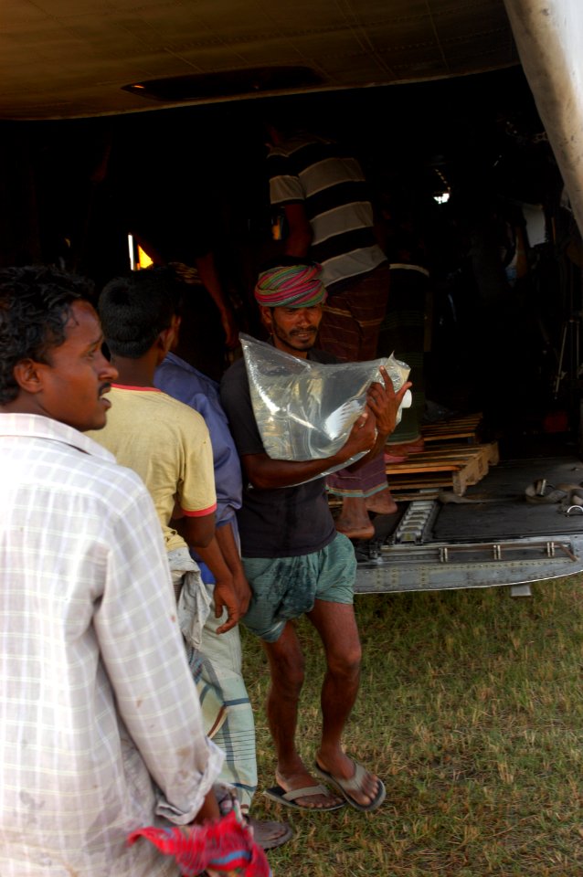 Disaster Relief after tropical cyclone Sidr DVIDS68221