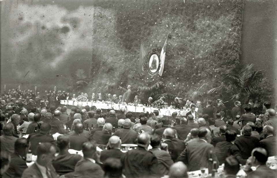 Discurso del general Miguel Primo de Rivera durante una comida en un frontón (3 de 4) - Fondo Car-Kutxa Fototeka