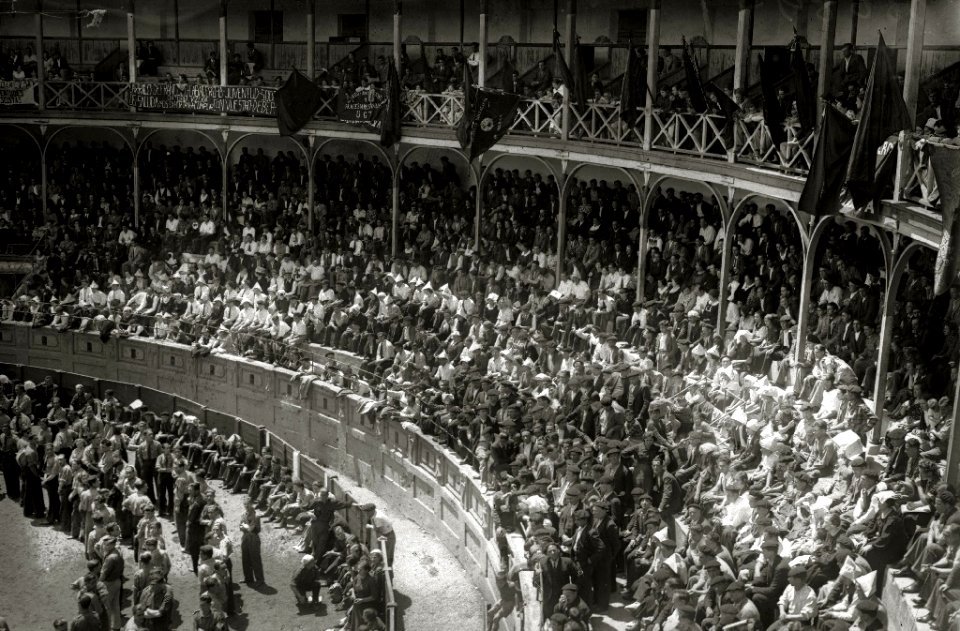 Discurso de Santiago Carrillo en la plaza de toros de Tolosa (3 de 3) - Fondo Car-Kutxa Fototeka