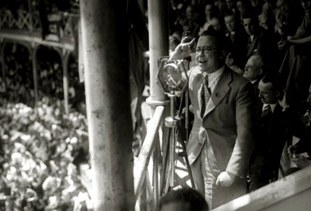 Discurso de Santiago Carrillo en la plaza de toros de Tolosa (1 de 3) - Fondo Car-Kutxa Fototeka