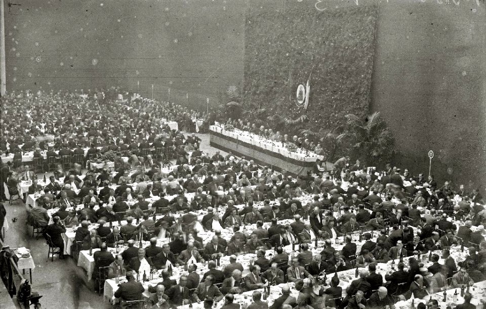 Discurso del general Miguel Primo de Rivera durante una comida en un frontón (4 de 4) - Fondo Car-Kutxa Fototeka