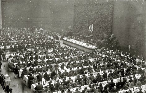Discurso del general Miguel Primo de Rivera durante una comida en un frontón (4 de 4) - Fondo Car-Kutxa Fototeka