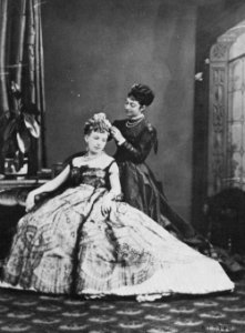 Disdéri, André Adolphe Eugène - Cora Pearl und eine Freundin (Zeno Fotografie)